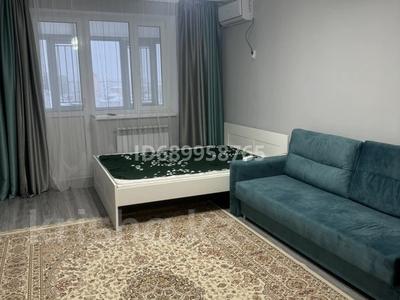 1-бөлмелі пәтер · 80 м² · 8/9 қабат, мкр Нурсая, Таумуш Жумагалиев 15, бағасы: 200 000 〒 в Атырау