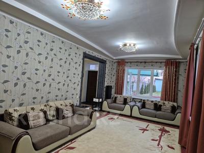 Отдельный дом · 5 комнат · 200 м², мкр Тастыбулак 140 — ул. Жандосова уг ул. Рахымбай ханалы за 600 000 〒 в Алматы, Наурызбайский р-н