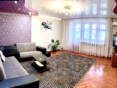 3-комнатная квартира, 90 м², 1/5 этаж посуточно, Аманжолова 89 за 20 000 〒 в Уральске