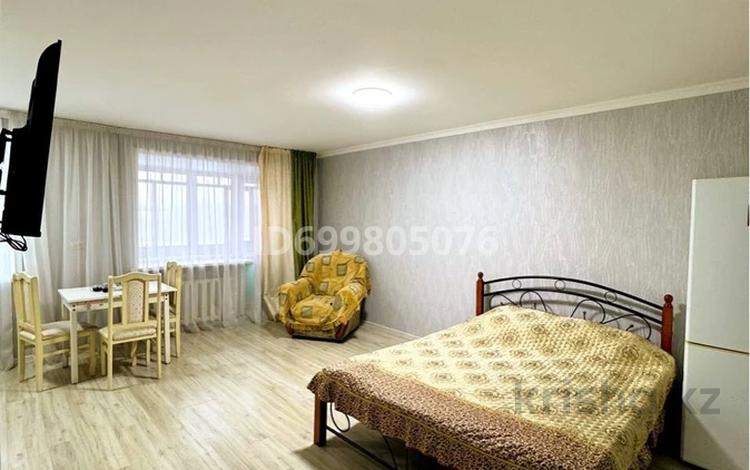 1-комнатная квартира · 32.7 м² · 3/5 этаж, Шакарима 35 за 12 000 〒 в Семее — фото 9