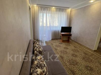 3-комнатная квартира · 55 м² · 2/5 этаж, мкр Новый Город, Комиссарова 32а за 15 000 ₸ в Караганде, Казыбек би р-н