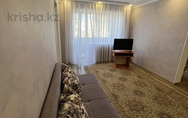 3-комнатная квартира · 55 м² · 2/5 этаж, мкр Новый Город, Комиссарова 32а за 15 000 ₸ в Караганде, Казыбек би р-н — фото 2