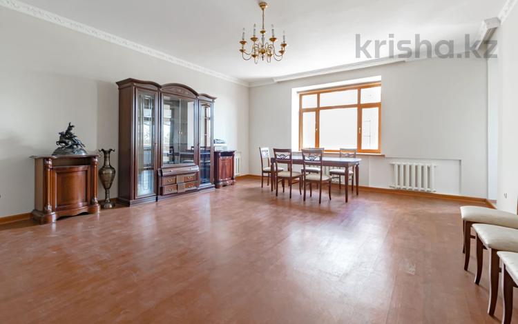 4-комнатная квартира, 195 м², 3/9 этаж, Азербайжана Мамбетова 4