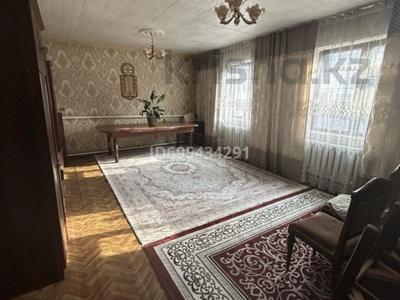 Отдельный дом · 15 комнат · 180 м² · 8 сот., мкр Калкаман-2, Айымбетова 60 — Рядом с 7 больницой за 55 млн 〒 в Алматы, Наурызбайский р-н