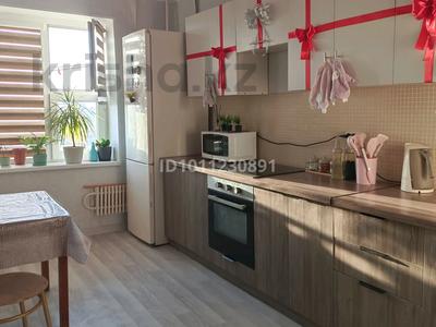 3 бөлме · 100 м² · 8/10 қабат, 12-ш/а. 34, бағасы: 45 000 ₸ в Актау, 12-й мкр