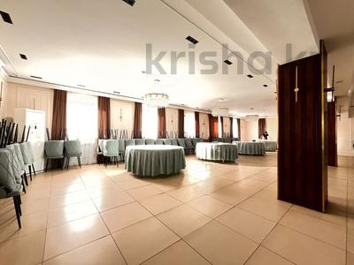 Свободное назначение, офисы, общепит, бани, гостиницы и зоны отдыха, медцентры и аптеки, развлечения · 767.9 м² за 350 млн 〒 в Караганде, Казыбек би р-н