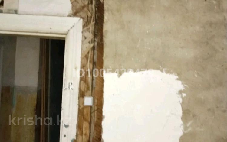 2-комнатная квартира · 45 м² · 1/2 этаж, мкр Михайловка , Аварийная 1 — Стекляшка за 7 млн ₸ в Караганде, Казыбек би р-н — фото 2