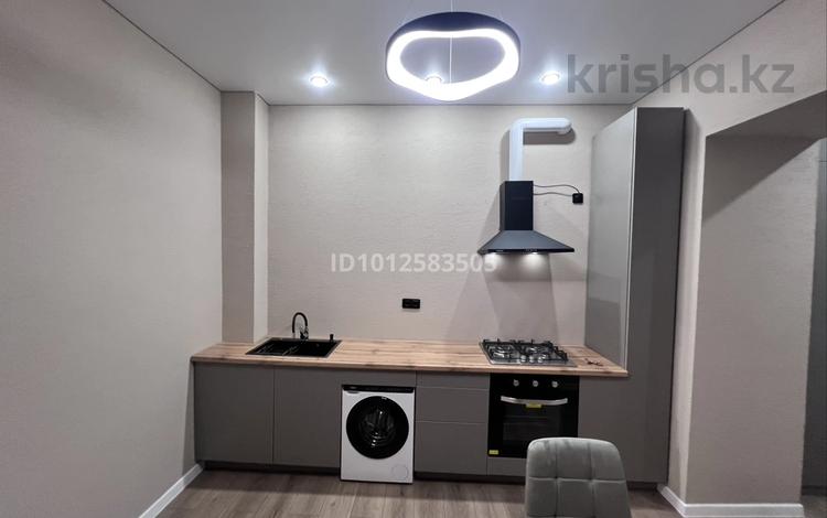 1-комнатная квартира · 48.7 м² · 1/6 этаж, Желтоксан 1В — Рынок караван за 25 млн ₸ в Уральске — фото 2