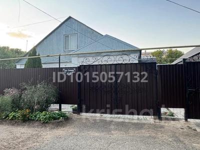 Отдельный дом · 5 комнат · 150 м² · 5 сот., Хиуаз Доспанова 82/3 — Дом находится возле трц Галактики, Алем Плазы,Казииту за 65 млн ₸ в Уральске, мкр Школьник