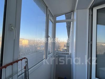 1-комнатная квартира, 30 м², Пришахтинск, 22й микрорайон 22 за 9.5 млн 〒 в Караганде, Алихана Бокейханова р-н