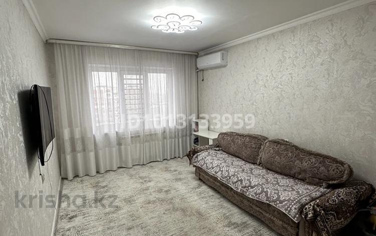 3-комнатная квартира · 80 м² · 8/9 этаж, мкр Аксай-4 54 за 56 млн ₸ в Алматы, Ауэзовский р-н — фото 2