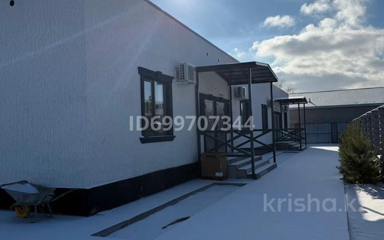 2-комнатная квартира · 80 м² · 1/1 этаж, Кунаева 15 — Кунаева/ Сидранского за 250 000 〒 в Конаеве — фото 2