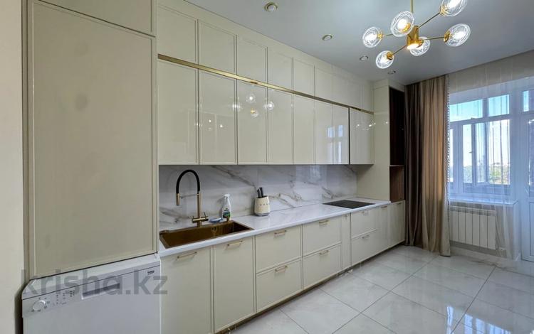 3-бөлмелі пәтер · 156.5 м² · 4/12 қабат, проспект Алии Молдагуловой, бағасы: 68 млн ₸ в Актобе — фото 6