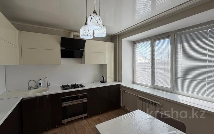 3-бөлмелі пәтер · 85.2 м² · 3/5 қабат, Б. Майлина 57А, бағасы: 39.9 млн 〒 в Костанае — фото 2