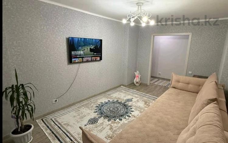 2-комнатная квартира · 57 м² · 3/5 этаж, мкр 4 19 за 100 000 ₸ в Уральске — фото 2