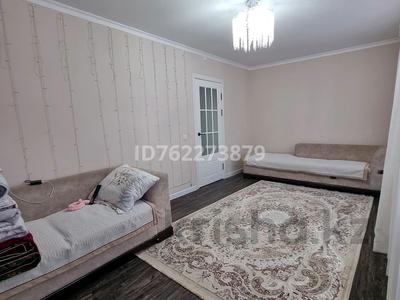 Продажа домов и дачи в Алматинской обл.: Часть дома · 3 комнаты · 90 м² · 6 сот., Абая 6/1 за 12 млн 〒 Часть дома · 3 комнаты · 90 м² · 6 сот., Абая 6/1 за 12 млн 〒 в