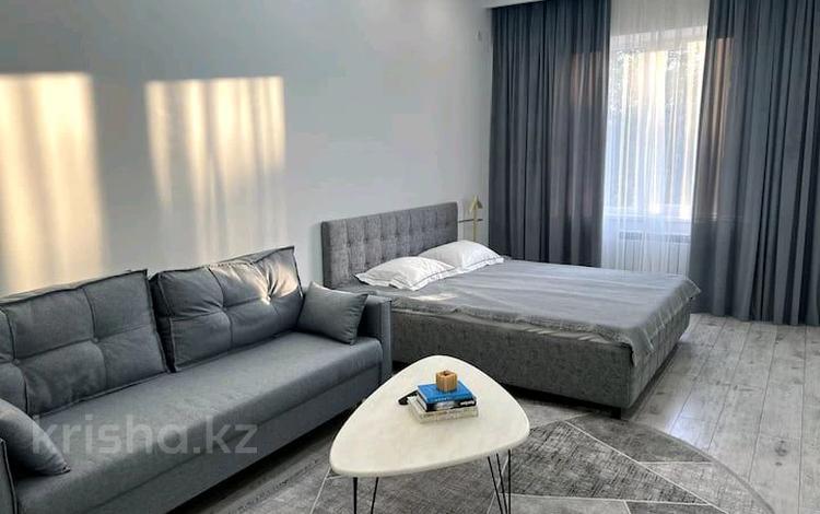 3-бөлмелі пәтер · 95 м² · 5 қабат, Достык 160, бағасы: 35 000 ₸ в Алматы, Медеуский р-н — фото 2