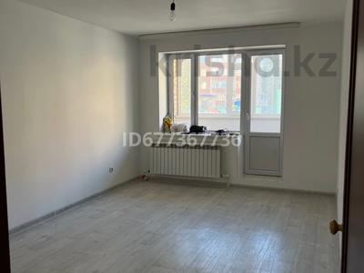 Пәтерлер в Актюбинской обл.: 1-бөлмелі пәтер · 39.6 м² · 1/9 қабат, Нур Актобе, 2 мкр 22, бағасы: 12 млн 〒 1-бөлмелі пәтер · 39.6 м² · 1/9 қабат, Нур Актобе, 2 мкр 22, бағасы: 12 млн 〒