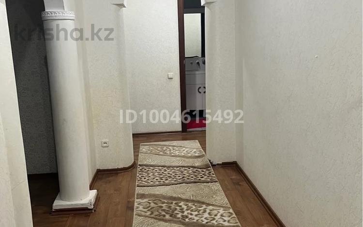 2-комнатная квартира · 63 м² · 2/5 этаж, мкр Кунаева 62 за 180 000 ₸ в Уральске — фото 2