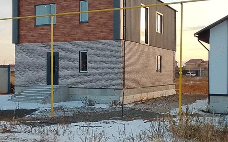 Жеке үй · 5 бөлме · 167.7 м² · 7 сот., мкр Уркер, Мкр Уркер, ул. Е 647 9, бағасы: 72 млн 〒 в Астане, Нура р-н — фото 2