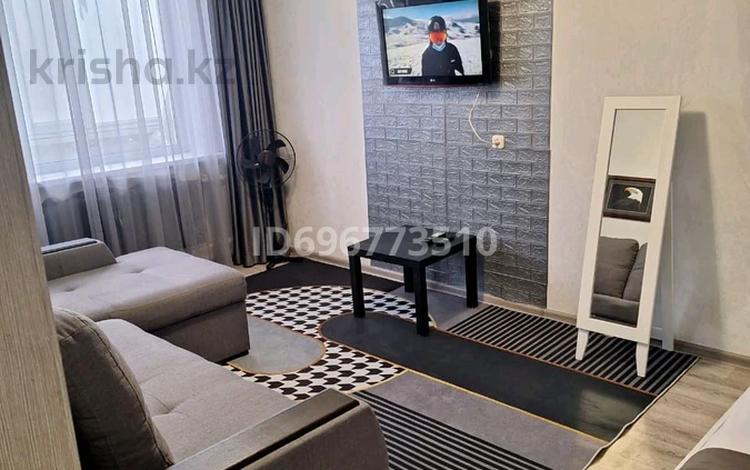 1-комнатная квартира · 40 м² · 2 этаж, Хусаинова 157/1 — Остановка " Сити центр" , ТРЦ " ГАЛАКТИКА " за 2 500 〒 в Уральске — фото 2