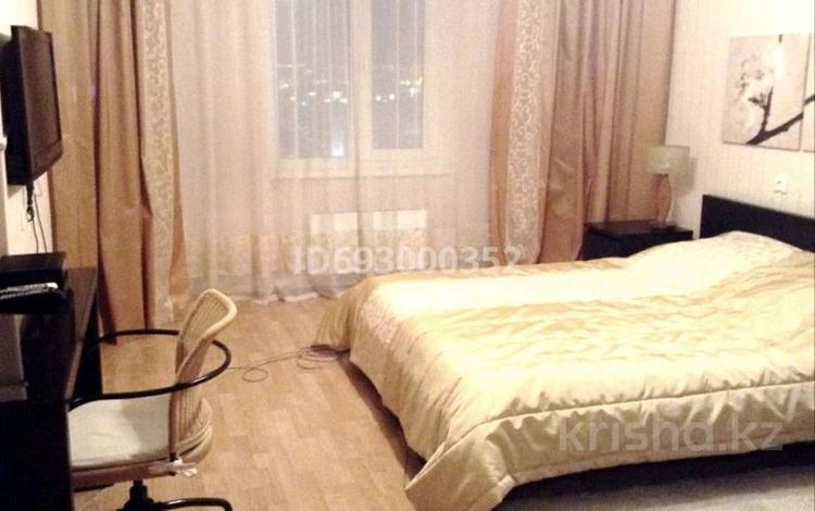 1-комнатная квартира, 32 м² по часам, мкр Новый Город, Абдирова за 1 500 〒 в Караганде, Казыбек би р-н — фото 2