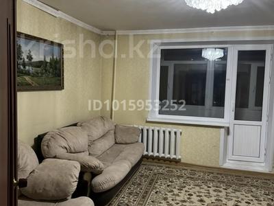 2-бөлмелі пәтер · 55 м² · 4/10 қабат, Юго-Восток ш/а., Сатыбалдина 11/2, бағасы: 180 000 ₸ в Караганде, Казыбек би р-н