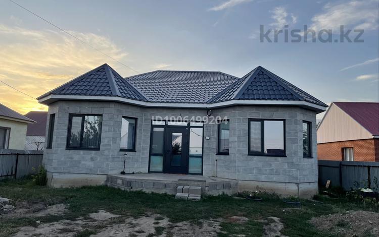 Отдельный дом · 4 комнаты · 150 м² · 4 сот., Алтын Орда 18/1 — Манго супермаркеті қасында, 49 және 51 мектеп ортасында за 35 млн 〒 в Уральске — фото 2