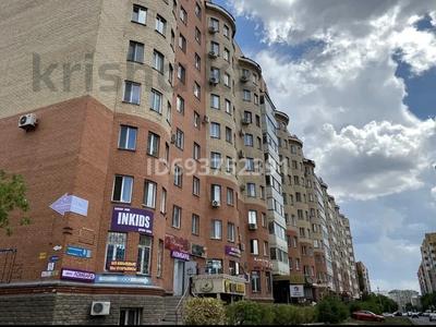 3-комнатная квартира, 137 м², 2/9 этаж, Иманбаевой 8 за 46 млн 〒 в Астане, р-н Байконур