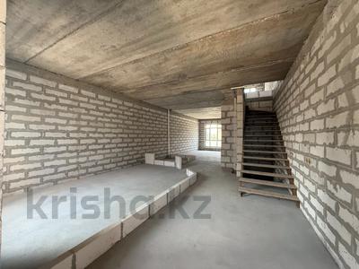 5-комнатная квартира · 250 м², мкр Юго-Восток, Абыкена Толеубаева 33 за 65 млн ₸ в Караганде, Казыбек би р-н