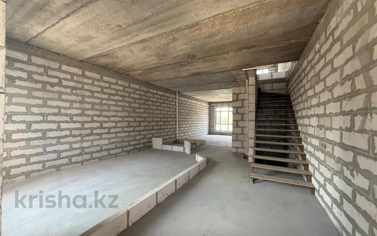 5-комнатная квартира · 250 м², мкр Юго-Восток, Абыкена Толеубаева 33 за 65 млн ₸ в Караганде, Казыбек би р-н — фото 2