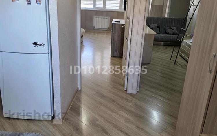 2-комнатная квартира · 50 м² · 4/7 этаж, 4-й мкр 56 — Напротив ТЦ .Шум за 15 000 ₸ в Актау — фото 2