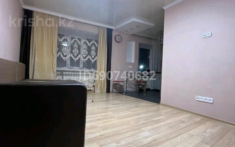 1-комнатная квартира, 34 м², 3/5 этаж помесячно, мкр Новый Город, Гоголя 27 — Кулинария шатёр