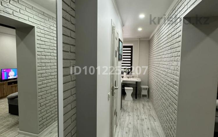 1-бөлмелі пәтер · 30 м² · 2/4 қабат, мкр Таугуль-1, Жандосова 166 — Жандосова, Берегового, бағасы: 300 000 ₸ в Алматы, Ауэзовский р-н — фото 2