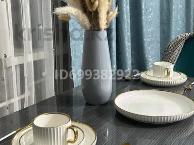 2-бөлмелі пәтер · 60 м² · 1/4 қабат, Назарбаева 196/1 — Остановка Саяхат, бағасы: 15 000 〒 в Уральске