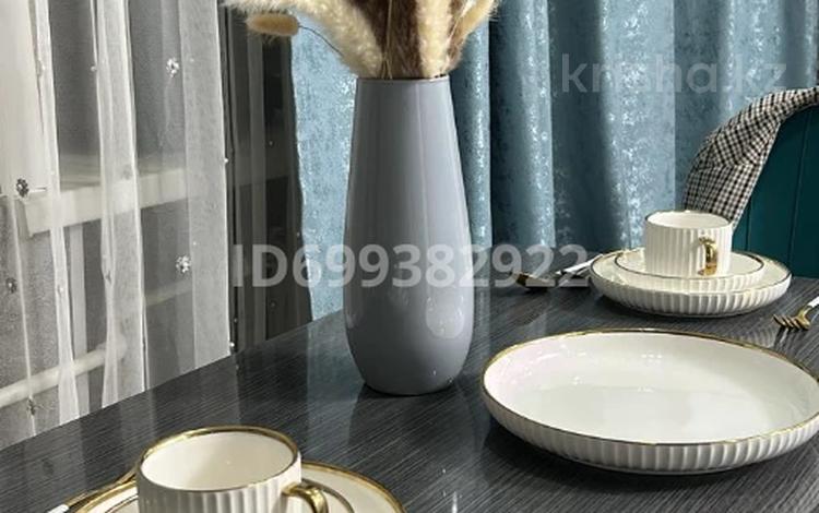 2-комнатная квартира · 60 м² · 1/4 этаж, Назарбаева 196/1 — Остановка Саяхат за 15 000 ₸ в Уральске — фото 8