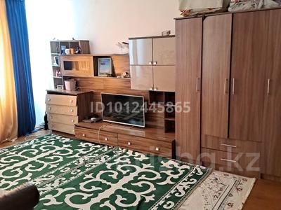 1-комнатная квартира · 40 м² · 1/5 этаж, мкр Береке, Контенерный 3/2дом — Ануар супер маркет артында за 13.8 млн 〒 в Атырау