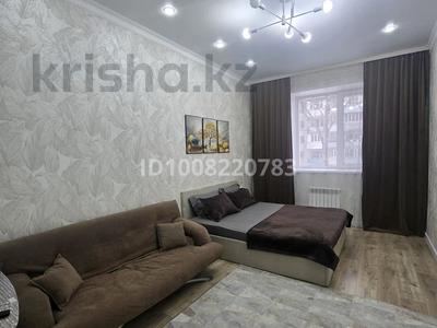 1-бөлмелі пәтер · 43 м² · 2/9 қабат, Юго-Восток ш/а., Шахтёров 20/4, бағасы: 15 000 ₸ в Караганде, Казыбек би р-н