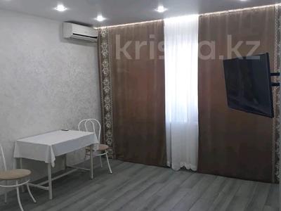 1-комнатная квартира · 52 м² · 5/10 этаж, 11-й мкр 8 дом — Находиться возле сая парка за 8 000 〒 в Актау