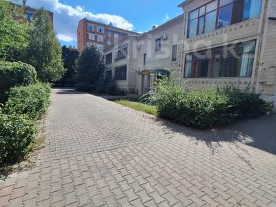 4-бөлмелі пәтер · 426 м² · 1/2 қабат, пр.Н.Назарбаева, бағасы: 130 млн ₸ в Уральске