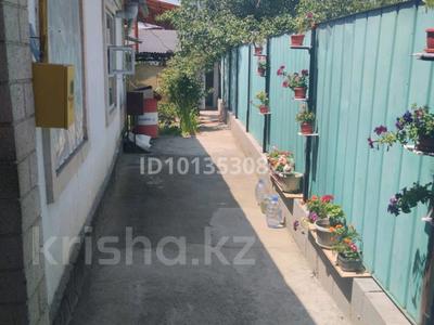Отдельный дом · 4 комнаты · 80 м² · 3 сот., мкр Думан-1 12/1 — 11 конечная за 39 млн ₸ в Алматы, Медеуский р-н