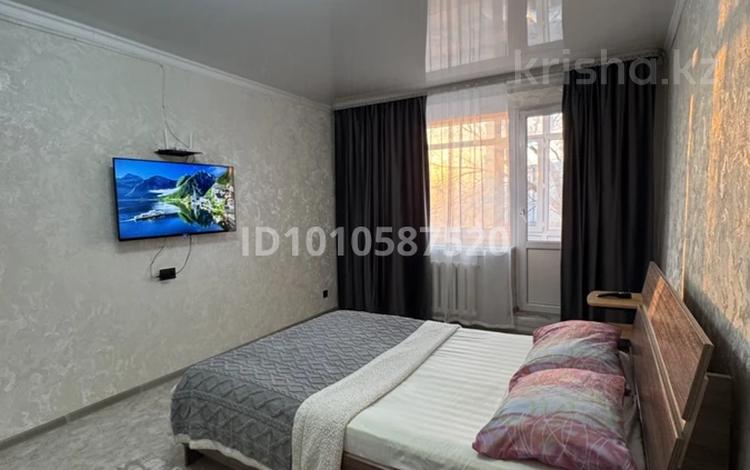 1-бөлмелі пәтер · 35 м² · 2/5 қабат, Акана Курманова 27 — Центр, бағасы: 10 000 ₸ в  — фото 2