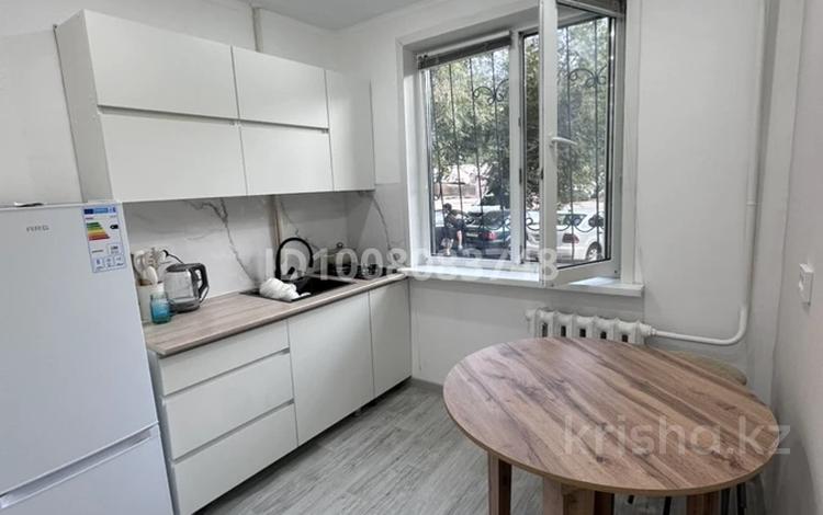 2-комнатная квартира · 45 м² · 1/5 этаж, Абая за 160 000 ₸ в Уральске, мкр Школьник — фото 2