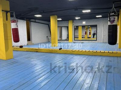 Фитнес и спорт, образование · 300 м² за 200 000 ₸ в Актобе, мкр. Курмыш