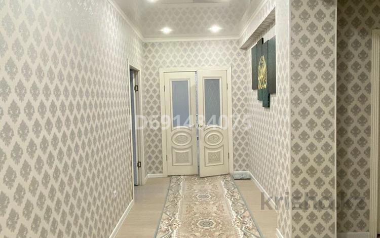 3-комнатная квартира · 107 м² · 6/9 этаж, 17-й мкр 83 — Срочно Рядом школа и супер маркет Дана в центре за 45 млн ₸ в Актау — фото 2