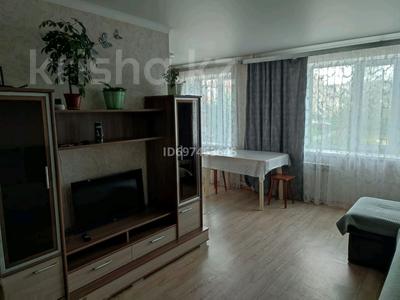 2-комнатная квартира, 46 м², 2/5 этаж помесячно, М.Ауэзова 102 — ТД Акжелкен за 160 000 〒 в Щучинске