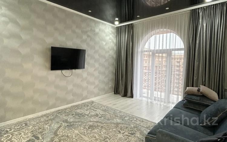 2-комнатная квартира · 56 м² · 14 этаж, 17-й мкр. 6 за 300 000 ₸ в Актау, 18-й мкр  — фото 2
