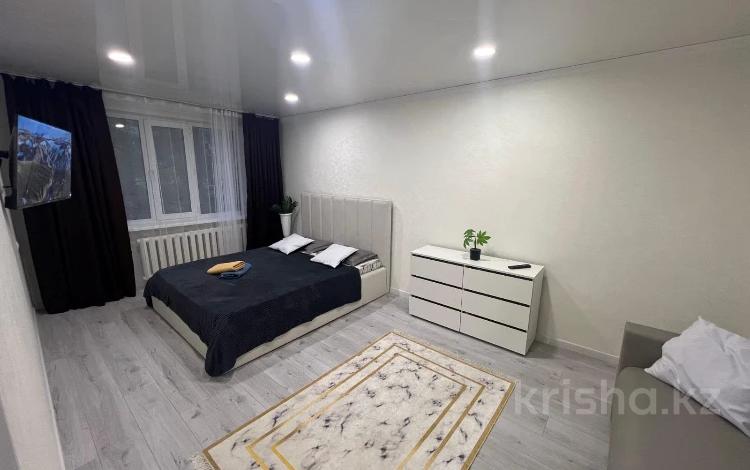 3-комнатная квартира · 70 м² · 7/9 этаж, мкр Новый Город, Строителей 25 за 14 000 ₸ в Караганде, Казыбек би р-н — фото 2