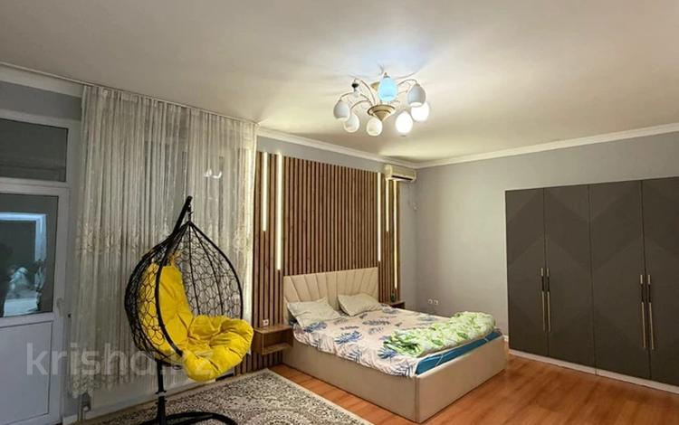 2-комнатная квартира · 110 м² · 1/17 этаж, 17-й мкр 1 за 260 000 ₸ в Актау — фото 2