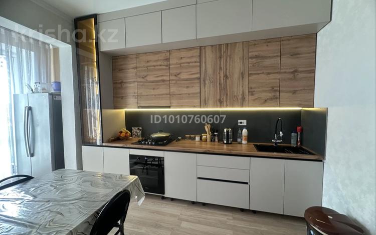 1-бөлмелі пәтер · 55 м² · 8/10 қабат, мкр 8, Санкибай батыра 177А, бағасы: 26.2 млн ₸ в Актобе — фото 2